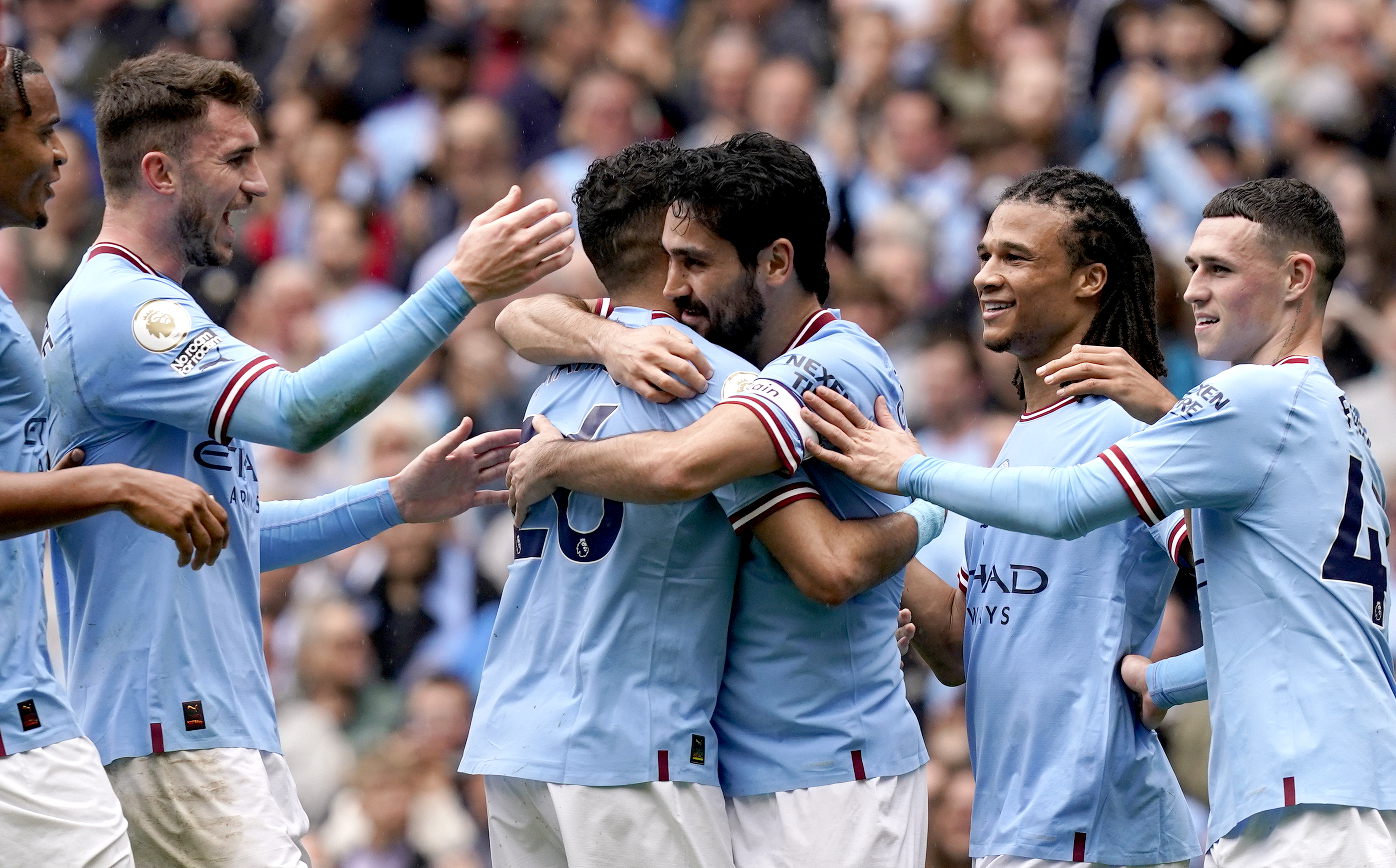 Manchester City liderliği sürdürdü