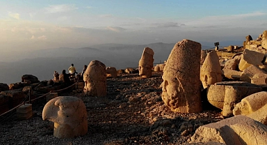 Nemrut heykellerinden yeni sanat eseri