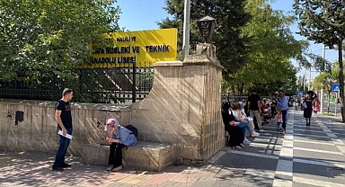 Şanlıurfa'da sınav heyecanı başladı