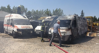 Küçük çocuklar ambulansı ateşe verdi