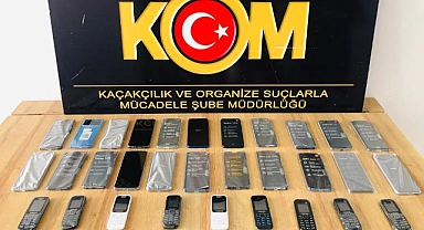 Adıyaman’da kaçak telefon yakalandı 3 gözaltı