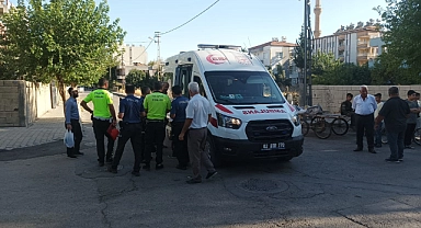 Otomobilin çarpıp kaçtığı ambulanstaki doktor yaralandı