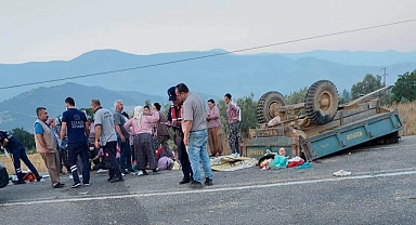 Tarım işçilerini taşıyan traktör ile kamyon çarpıştı: Ölü ve yaralılar var