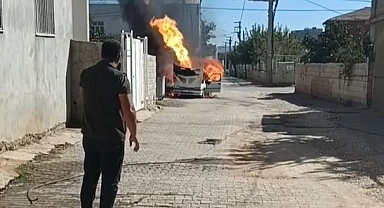 Urfa'da alev alan otomobil panik yarattı