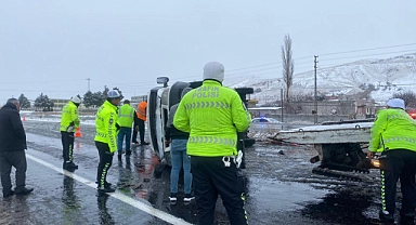 Tarım işçilerini taşıyan minibüs devrildi: 1 ölü, 13 yaralı