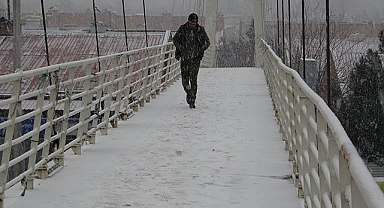 Şanlıurfa'ya yağan kar şehri beyaza bürüdü