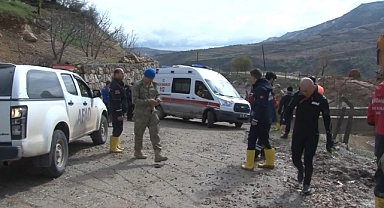 Sel sularına kapılan 2 aylık hamile kadının cenazesine ulaşıldı