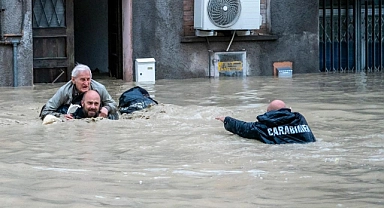 Şiddetli yağış sele neden oldu! Ölüler var