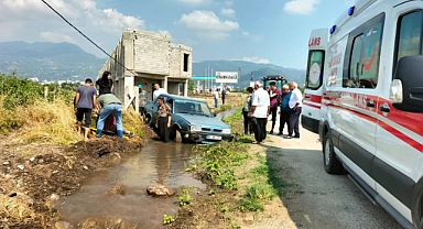 Osmaniye'de otomobil kanala uçtu