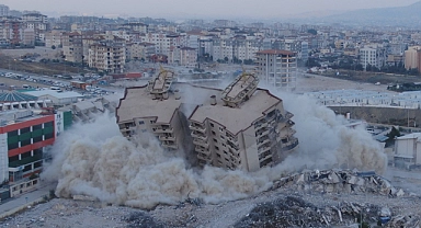 16 katlı rezidans yerle bir oldu! O anlar kamerada