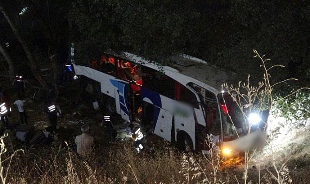 Yolcu otobüsü şarampole uçtu: Çok sayıda ölü ve yaralı var