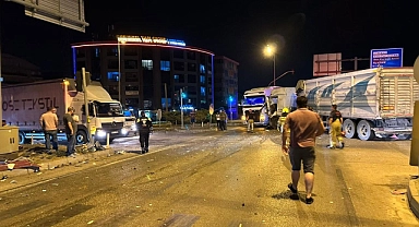 Işık ihlali kazaya neden oldu: 2 tır çarpıştı