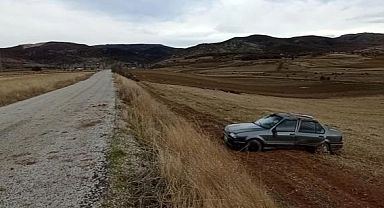 Direksiyon hakimiyetini kaybetti, takla atarak tarlaya uçtu