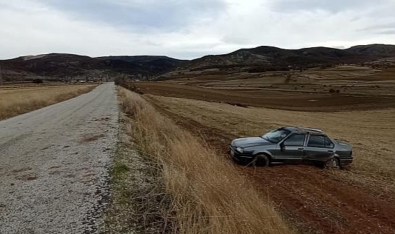 Direksiyon hakimiyetini kaybetti, takla atarak tarlaya uçtu