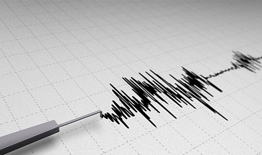 7.6 büyüklüğünde deprem: "Tsunami uyarısı yapıldı"