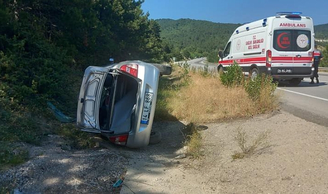 Seyir halindeki otomobil takla attı: 2 yaralı