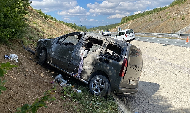 Takla atan hafif ticari araç 30 metre sürüklendi: 3'ü çocuk 5 yaralı