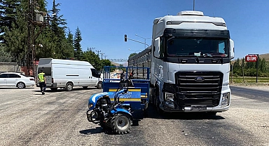 Kamyon ile pat pat motoru çarpıştı:1 yaralı