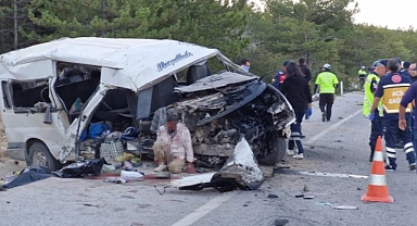 Tarım işçilerini taşıyan minibüs devrildi: 2 ölü, 13 yaralı