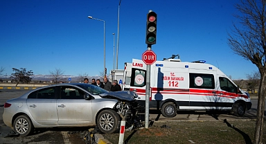 Muş'ta otomobiller çarpıştı! Çok sayıda yaralı