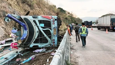 Tayland'da otobüs devrildi: 18 ölü, 31 yaralı