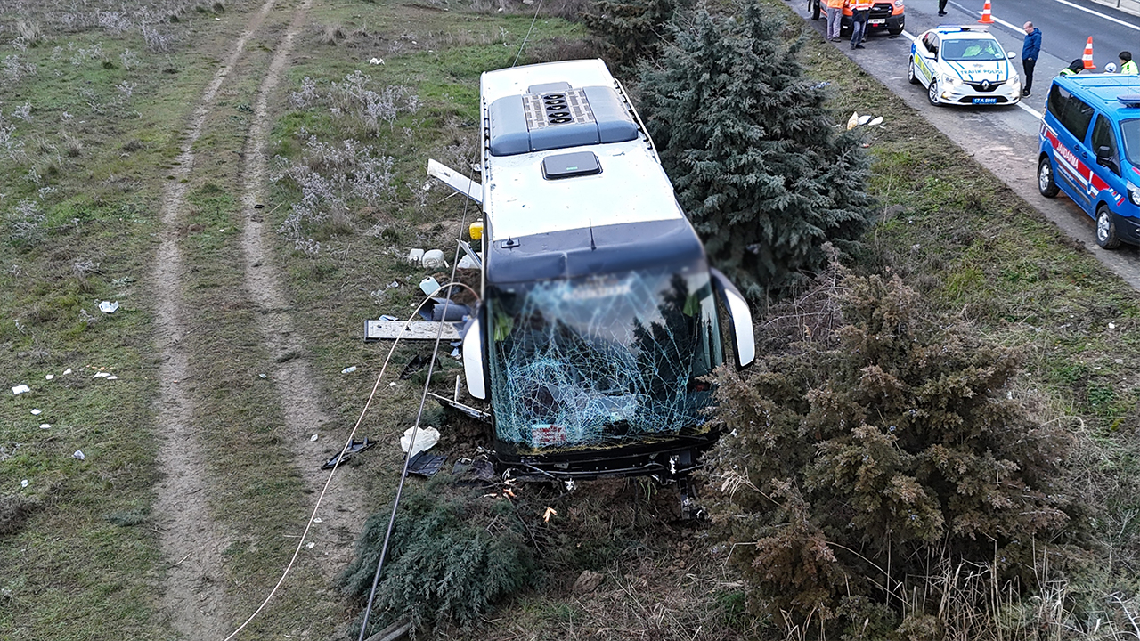 Çanakkale'de Tur Otobüsü Kazasında 37 Yaralı