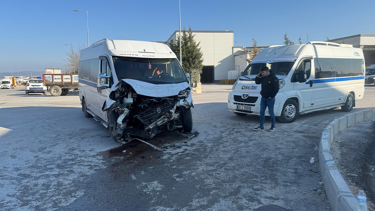 Manisa'da işçi servisi kaza yaptı: 19 yaralı