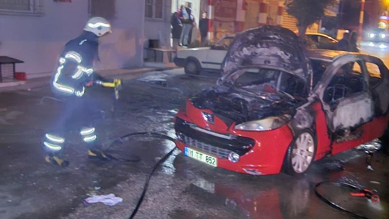 Adana'da psikolojisi bozuk dedi, annesinin aracını kundakladı